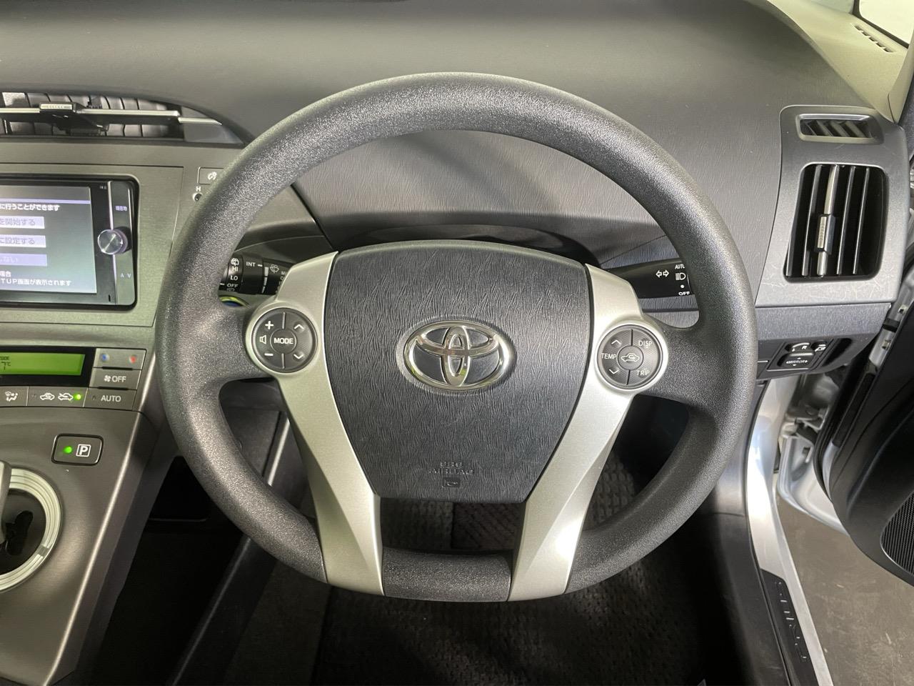 2013 Toyota Prius S Hatchback REVERSING CAMERA + AUTO LIGHTS + PUSH BUTTON START