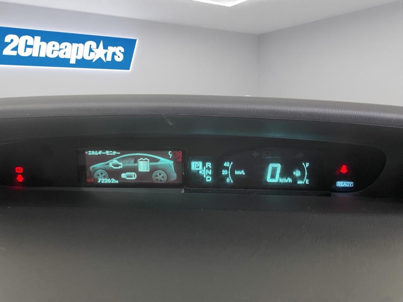 2013 Toyota Prius S Hatchback REVERSING CAMERA + AUTO LIGHTS + PUSH BUTTON START