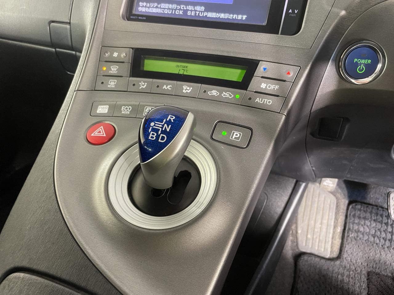 2013 Toyota Prius S Hatchback REVERSING CAMERA + AUTO LIGHTS + PUSH BUTTON START