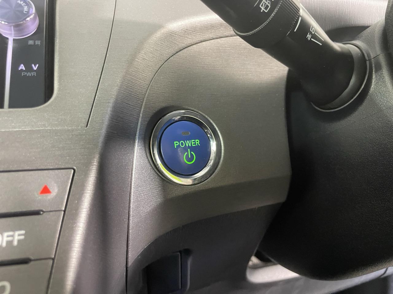 2013 Toyota Prius S Hatchback REVERSING CAMERA + AUTO LIGHTS + PUSH BUTTON START