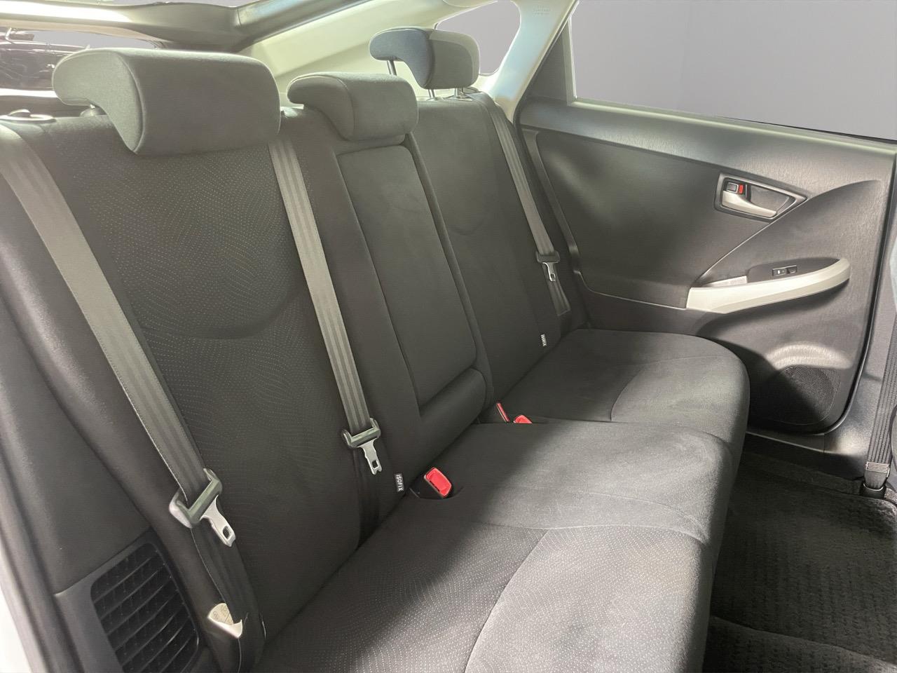 2013 Toyota Prius S Hatchback REVERSING CAMERA + AUTO LIGHTS + PUSH BUTTON START