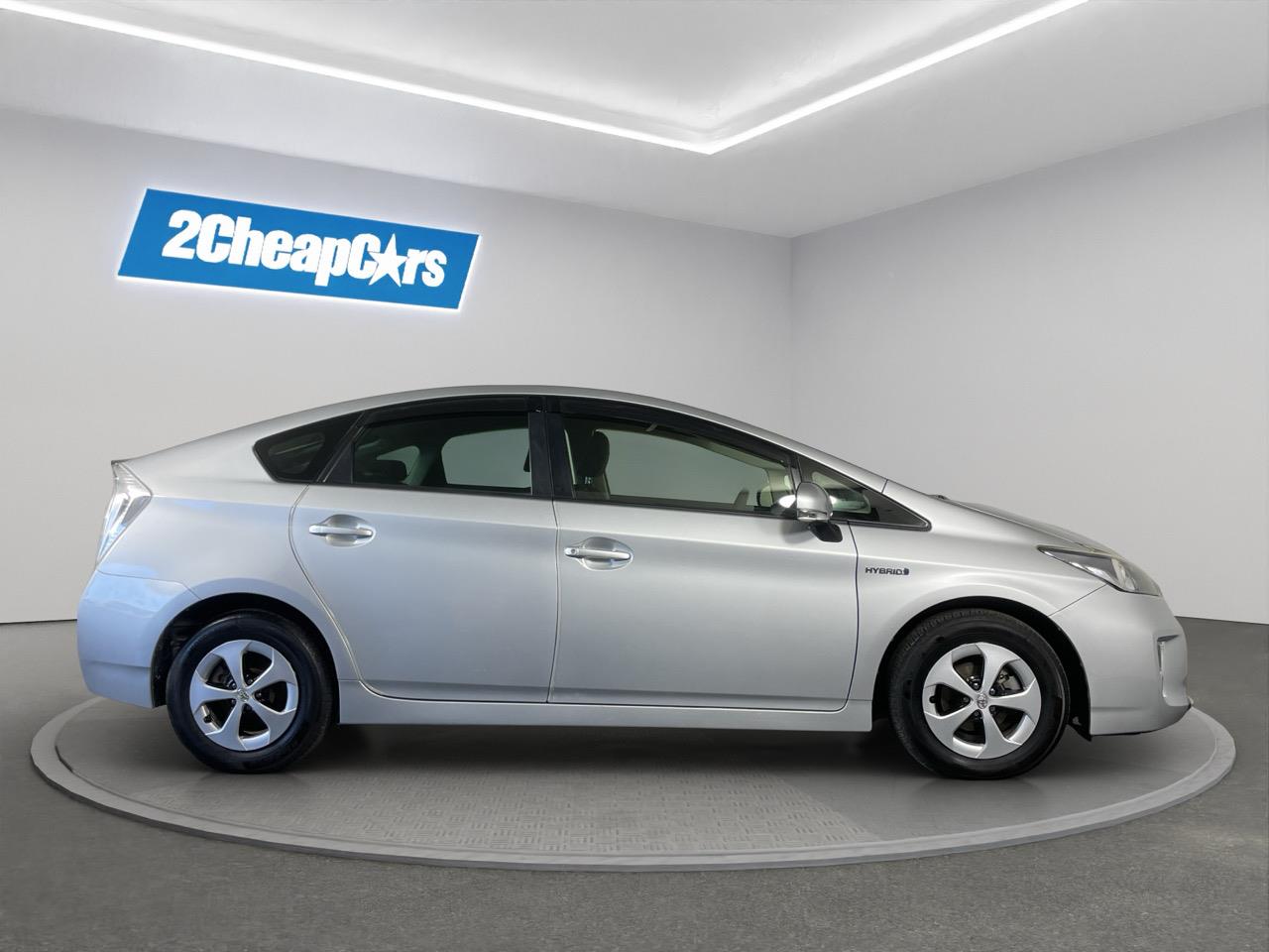 2013 Toyota Prius S Hatchback REVERSING CAMERA + AUTO LIGHTS + PUSH BUTTON START