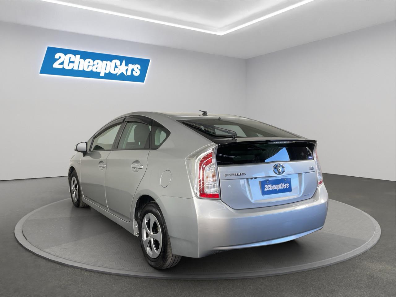 2013 Toyota Prius S Hatchback REVERSING CAMERA + AUTO LIGHTS + PUSH BUTTON START