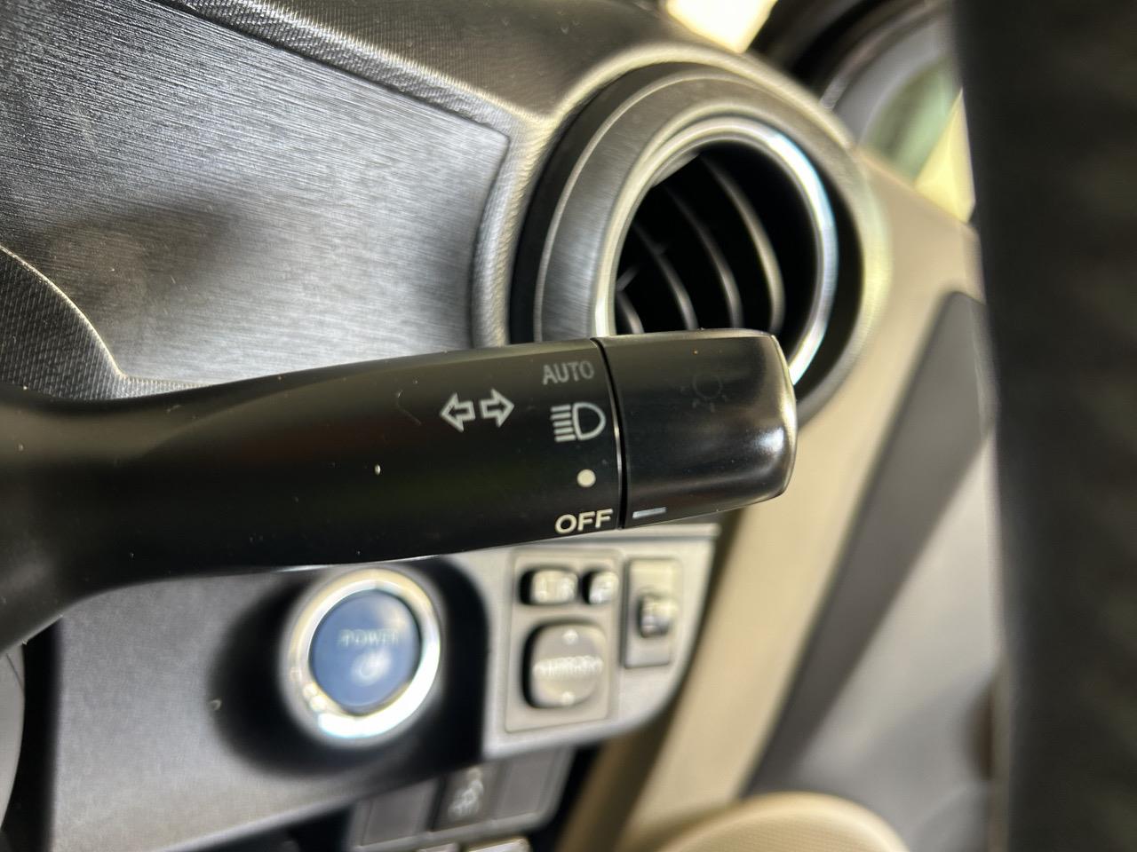 2013 Toyota Aqua G Hatchback SMART KEY + AUTO LIGHTS + MAG WHEEL