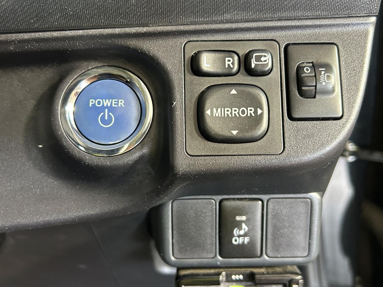 2013 Toyota Aqua G Hatchback SMART KEY + AUTO LIGHTS + MAG WHEEL