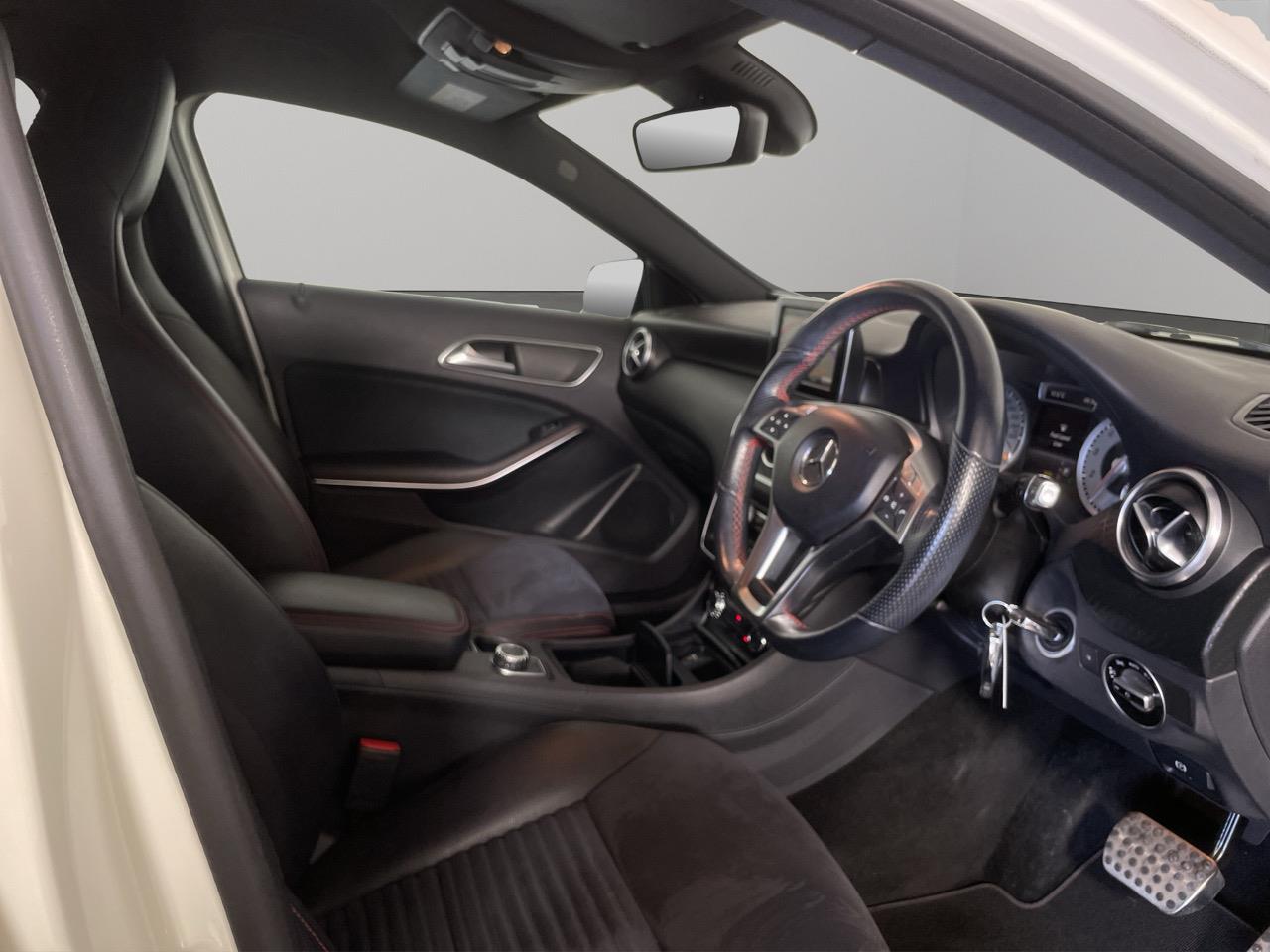 2013 Mercedes A180 SPORT NIGHT PACKAGE Hatchback REVESING CAMERA + PUSH SRART + AUTO LIGHTS