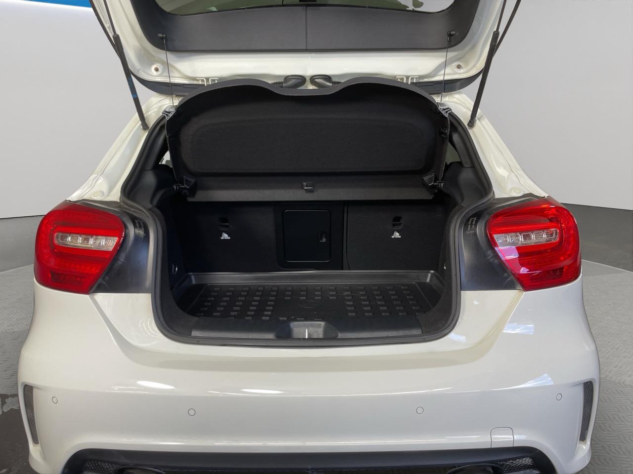 2013 Mercedes A180 SPORT NIGHT PACKAGE Hatchback REVESING CAMERA + PUSH SRART + AUTO LIGHTS