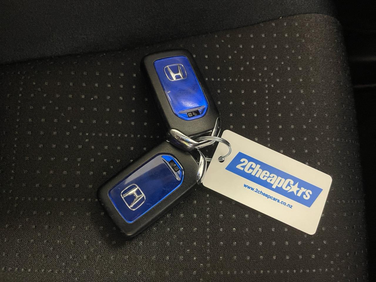 2013 Honda Fit Jazz Hybrid Late Shape Hatchback REVERSING CAMERA + PUSH START