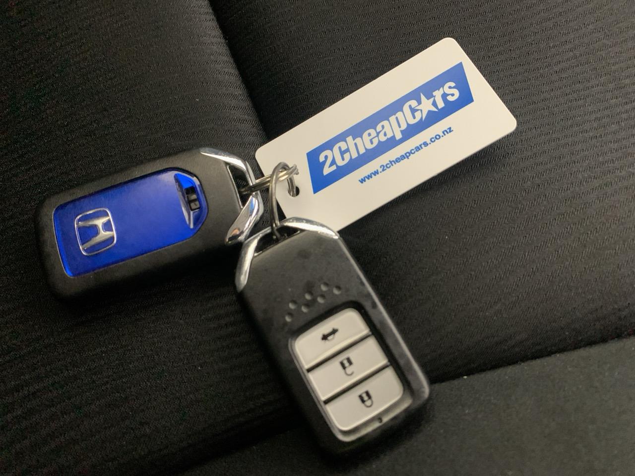 2015 Honda Grace Hybrid LX Sedan CRUISE CONTROL + REVERSING CAMERA + AUTO LIGHTS