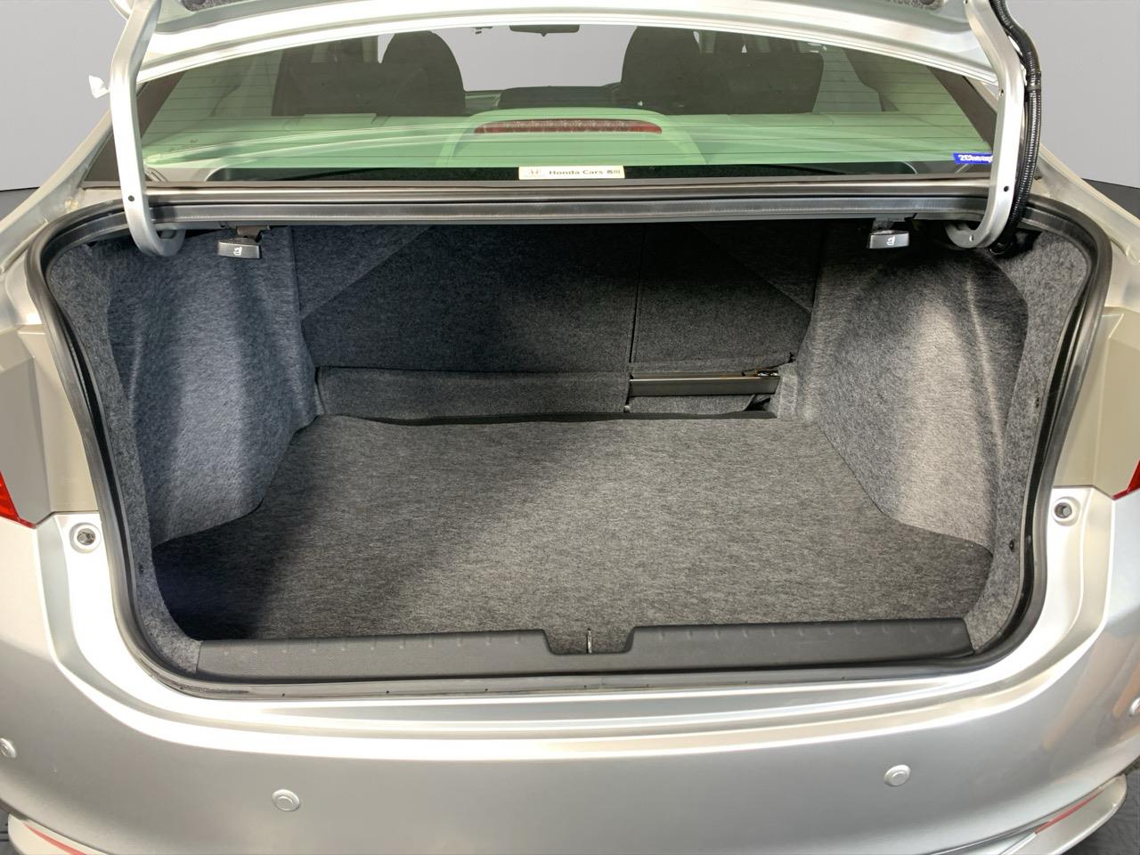 2015 Honda Grace Hybrid LX Sedan CRUISE CONTROL + REVERSING CAMERA + AUTO LIGHTS