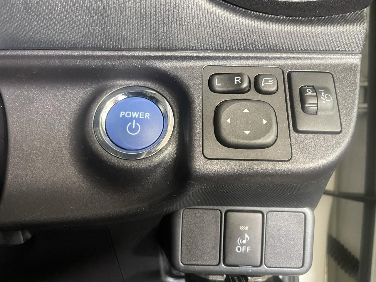 2014 Toyota Aqua S Hatchback LOW KM + REVERSING CAMERA + AUTO LIGHTS