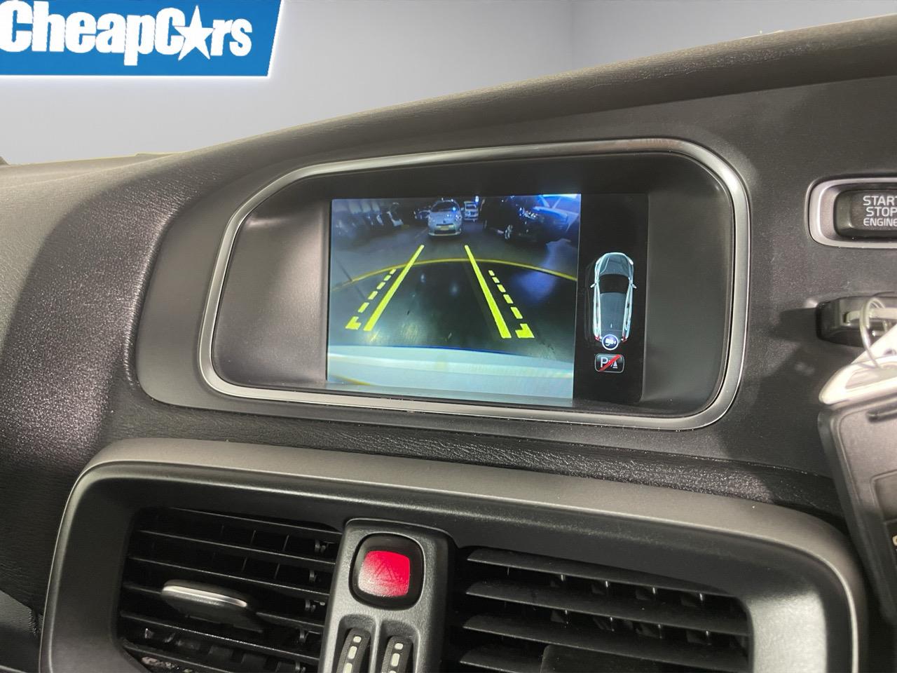 2015 Volvo V40  Hatchback REVERSING CAMERA + PARKING SENSORS