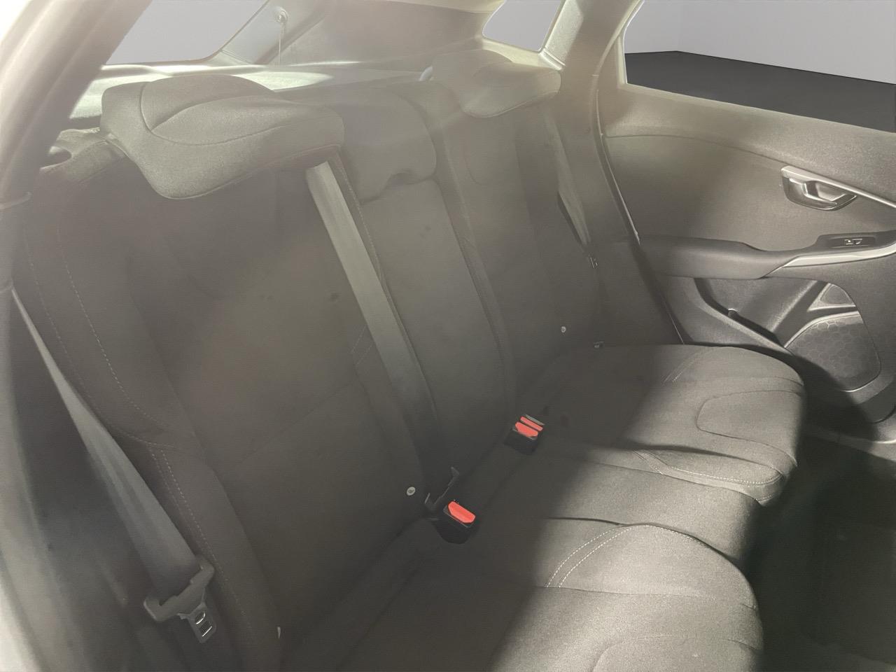 2015 Volvo V40  Hatchback REVERSING CAMERA + PARKING SENSORS