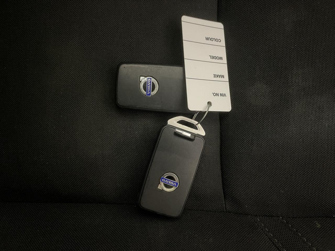 2015 Volvo V40  Hatchback REVERSING CAMERA + PARKING SENSORS