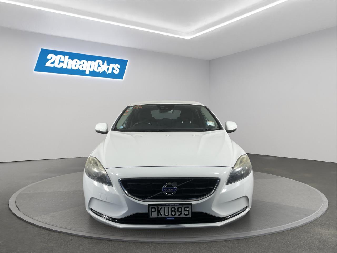 2015 Volvo V40  Hatchback REVERSING CAMERA + PARKING SENSORS