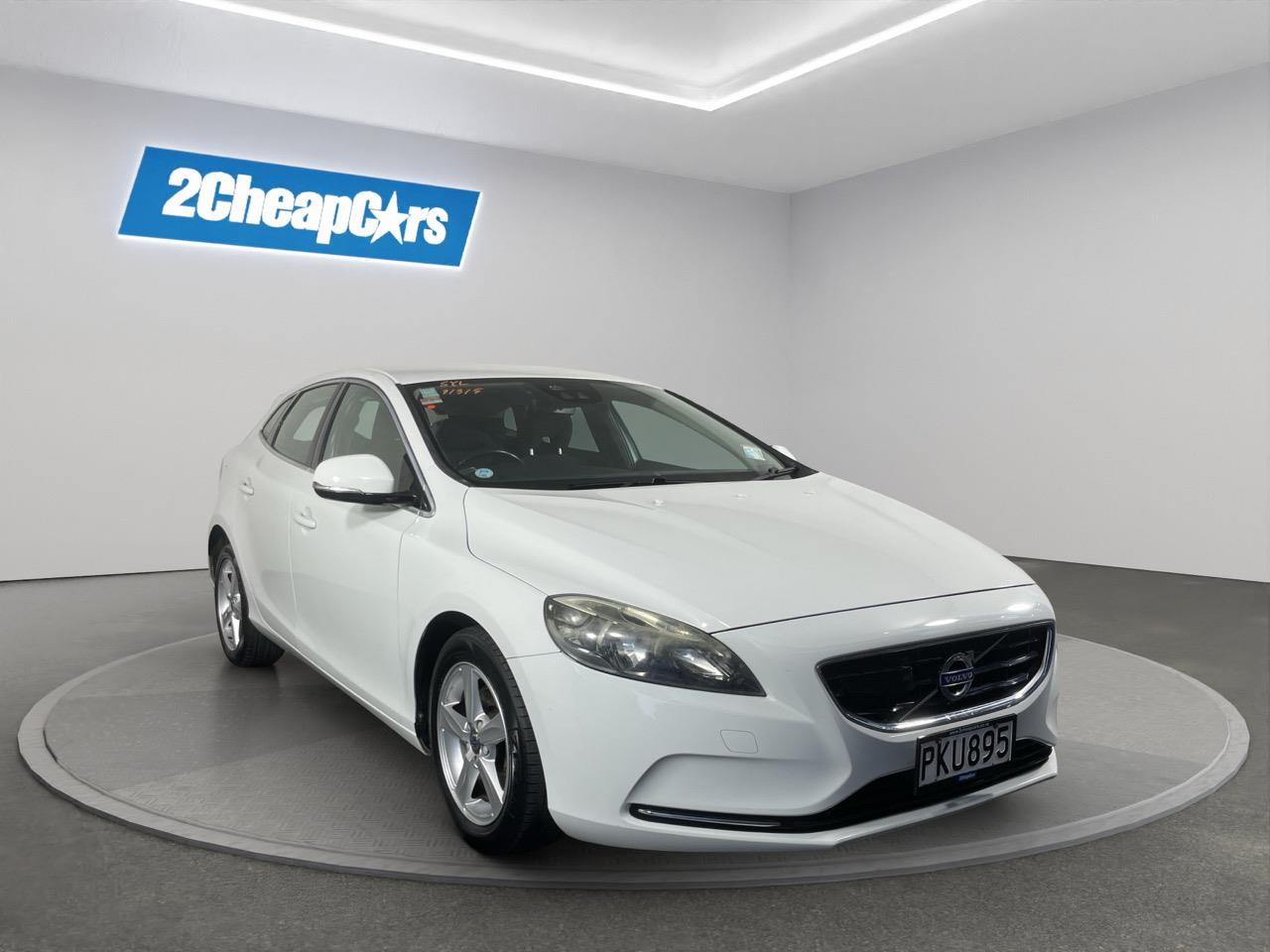 2015 Volvo V40  Hatchback REVERSING CAMERA + PARKING SENSORS