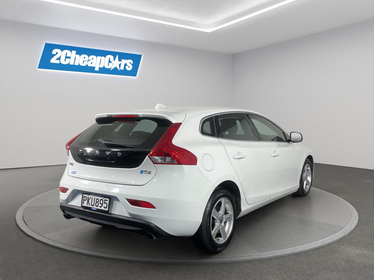 2015 Volvo V40  Hatchback REVERSING CAMERA + PARKING SENSORS