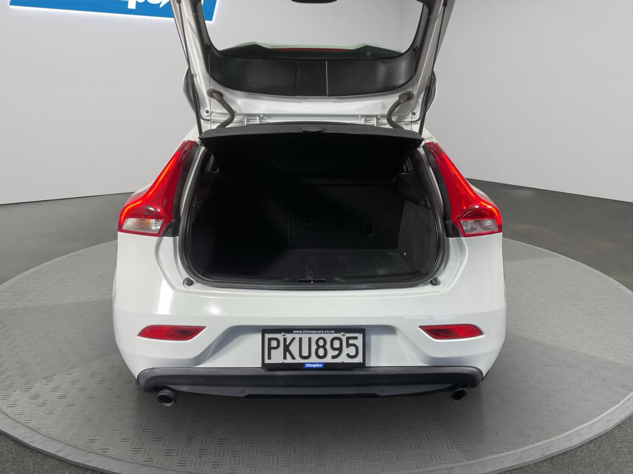 2015 Volvo V40  Hatchback REVERSING CAMERA + PARKING SENSORS