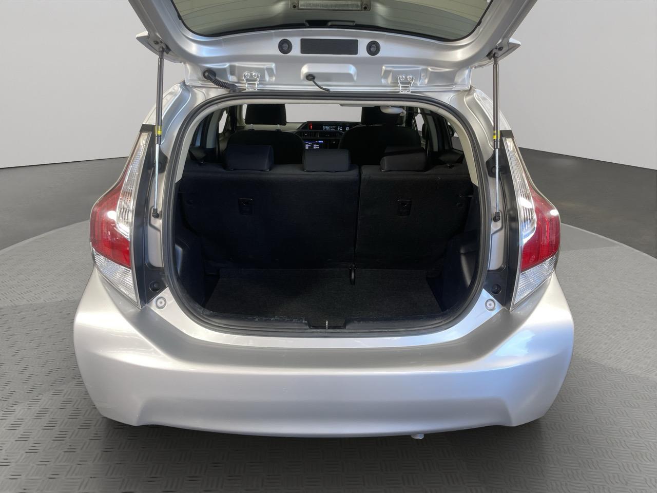 2015 Toyota Aqua Facelift Model S Hatchback REVERSING CAMERA + AUTO LIGHTS + PUSH START