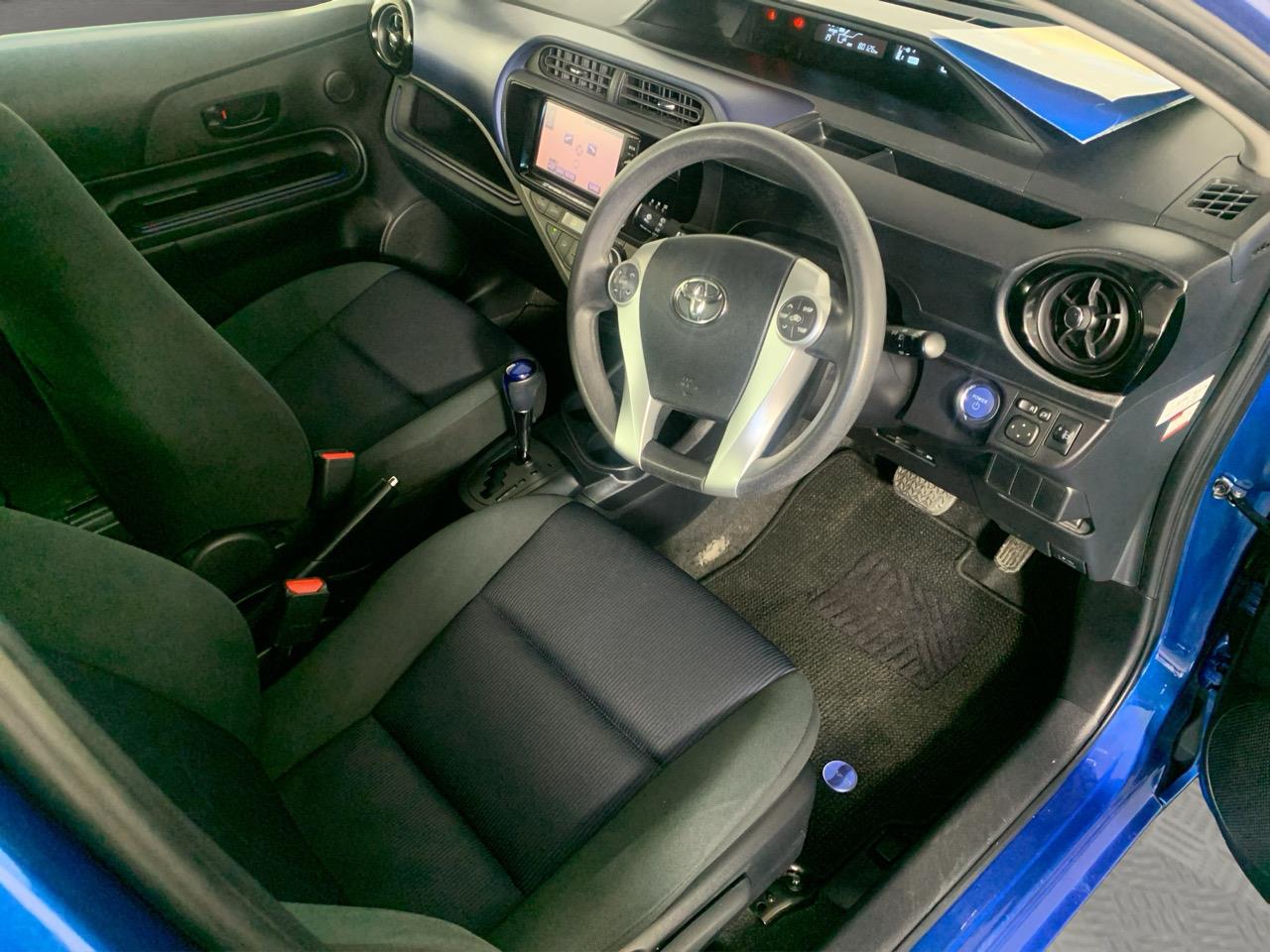 2015 Toyota Aqua Facelift Model S Hatchback PUSH BUTTON START + AUTO LIGHTS + REVERSING CAMERA