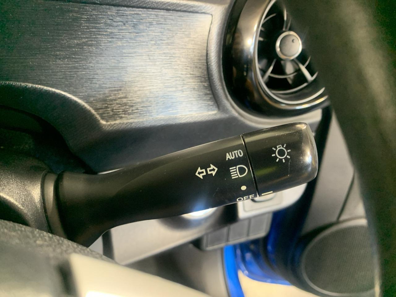 2015 Toyota Aqua Facelift Model S Hatchback PUSH BUTTON START + AUTO LIGHTS + REVERSING CAMERA