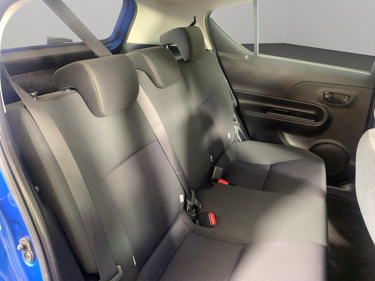 2015 Toyota Aqua Facelift Model S Hatchback PUSH BUTTON START + AUTO LIGHTS + REVERSING CAMERA