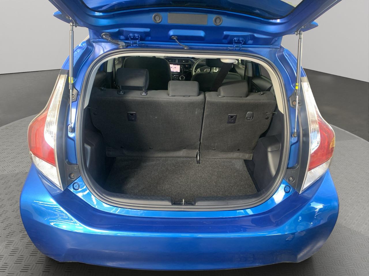 2015 Toyota Aqua Facelift Model S Hatchback PUSH BUTTON START + AUTO LIGHTS + REVERSING CAMERA