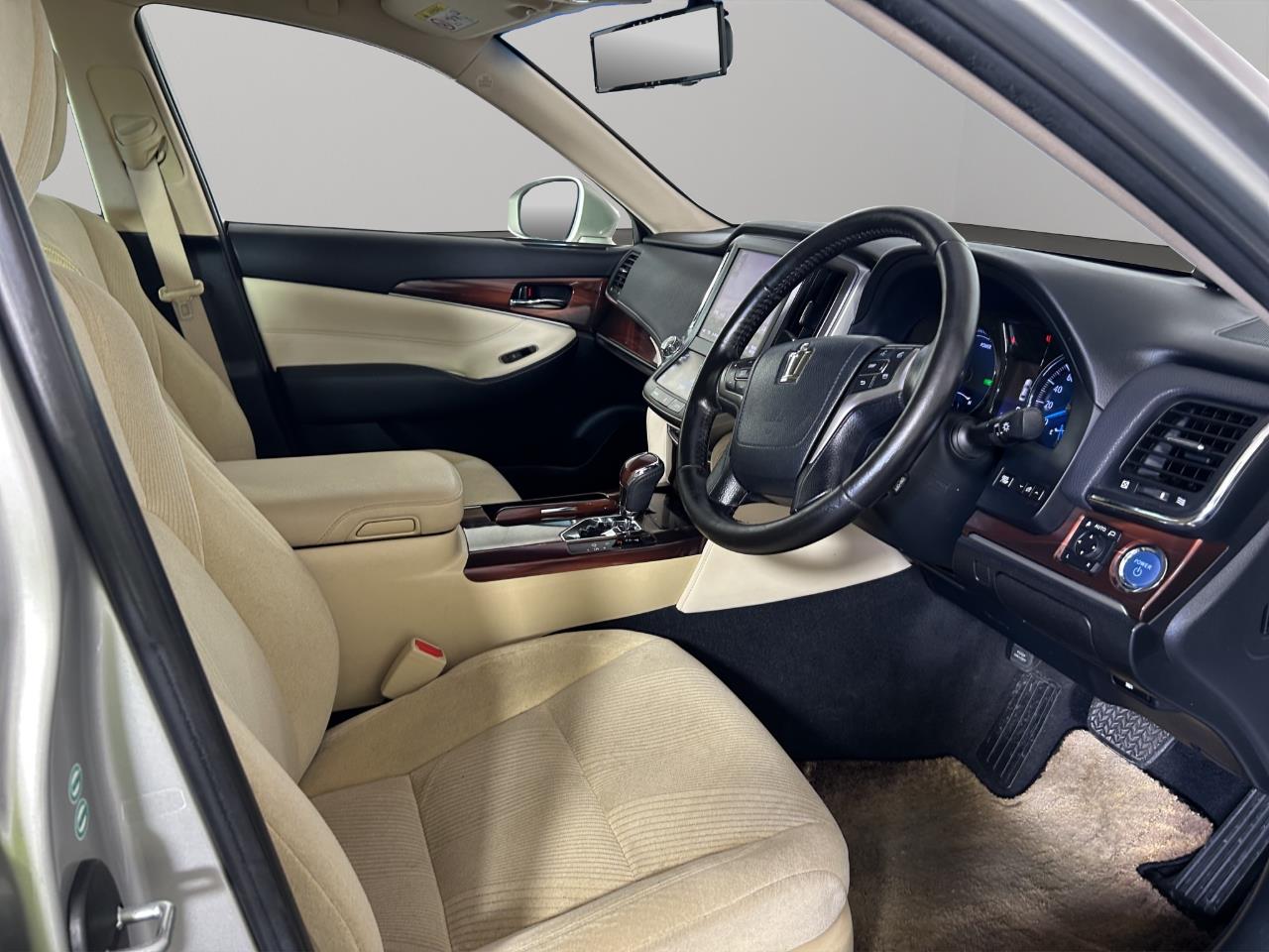 2013 Toyota Crown Hybrid Royal Saloon Sedan REVERSING CAMERA + CRUISE CONTROL + LUXURY DESIGN