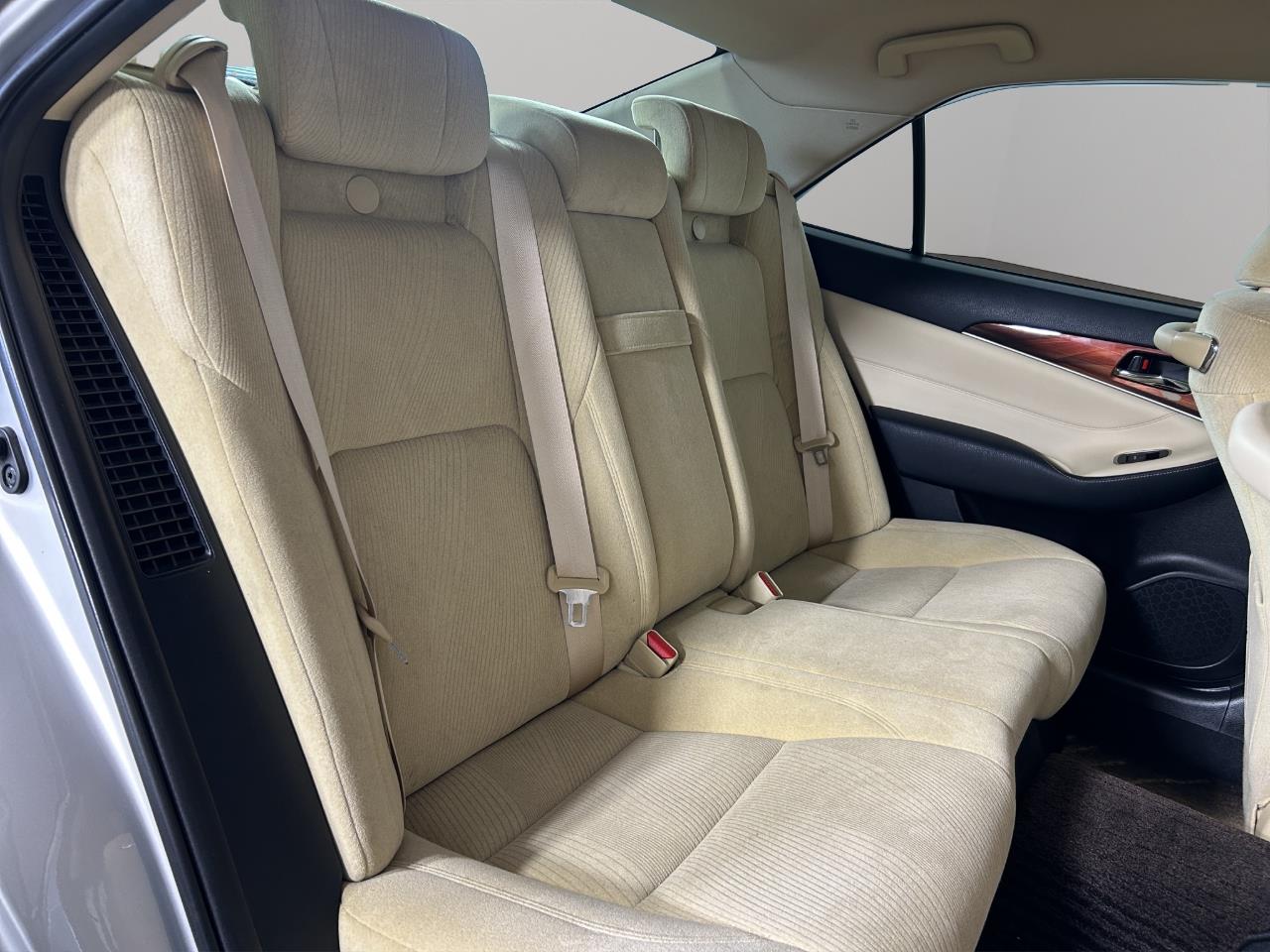 2013 Toyota Crown Hybrid Royal Saloon Sedan REVERSING CAMERA + CRUISE CONTROL + LUXURY DESIGN