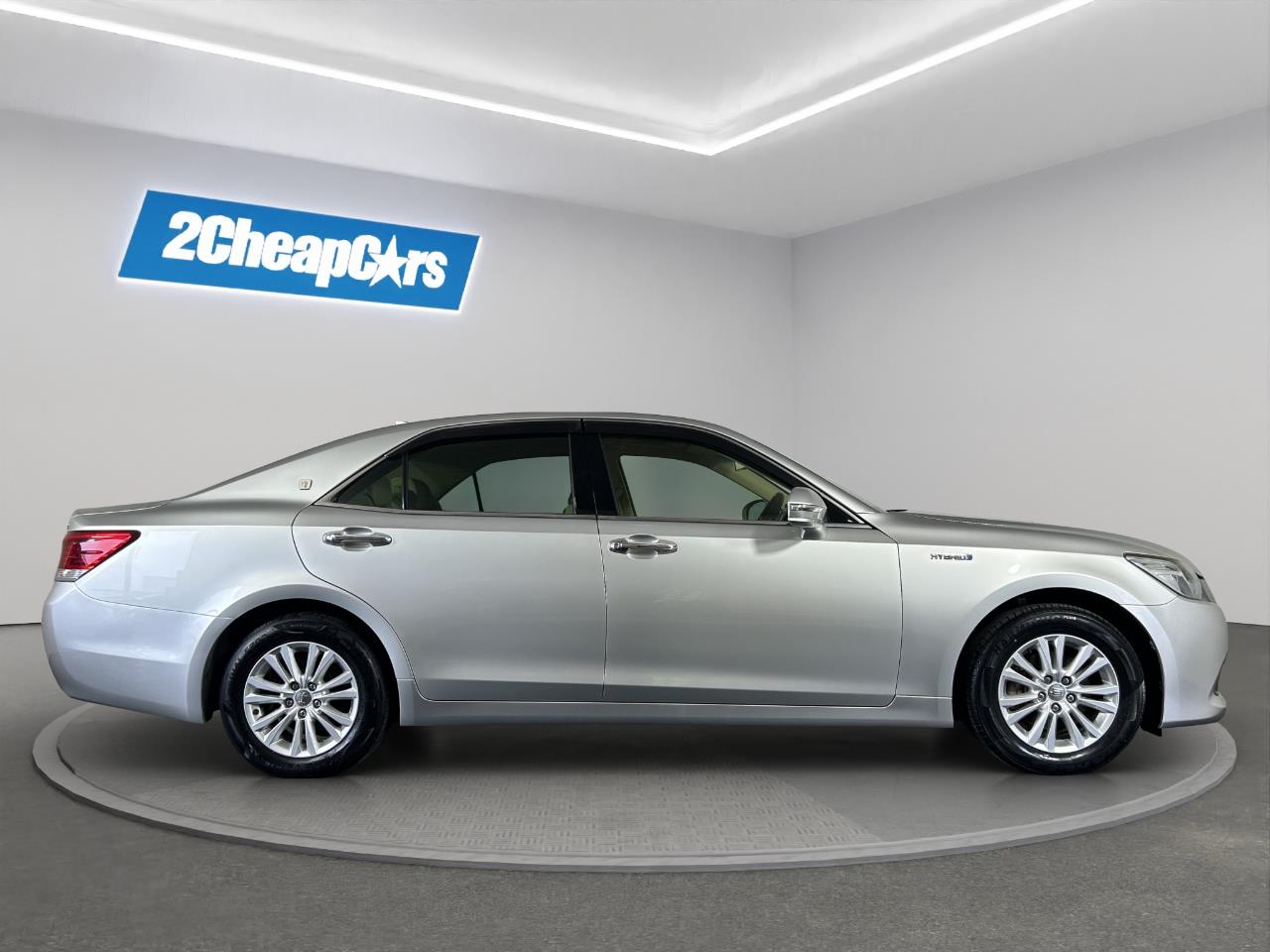 2013 Toyota Crown Hybrid Royal Saloon Sedan REVERSING CAMERA + CRUISE CONTROL + LUXURY DESIGN