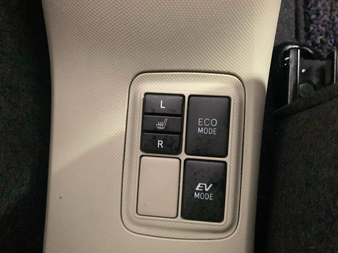 2014 Toyota Aqua G Hatchback REVERSING CAMERA + HEATED SEATS + AUTO LIGHTS