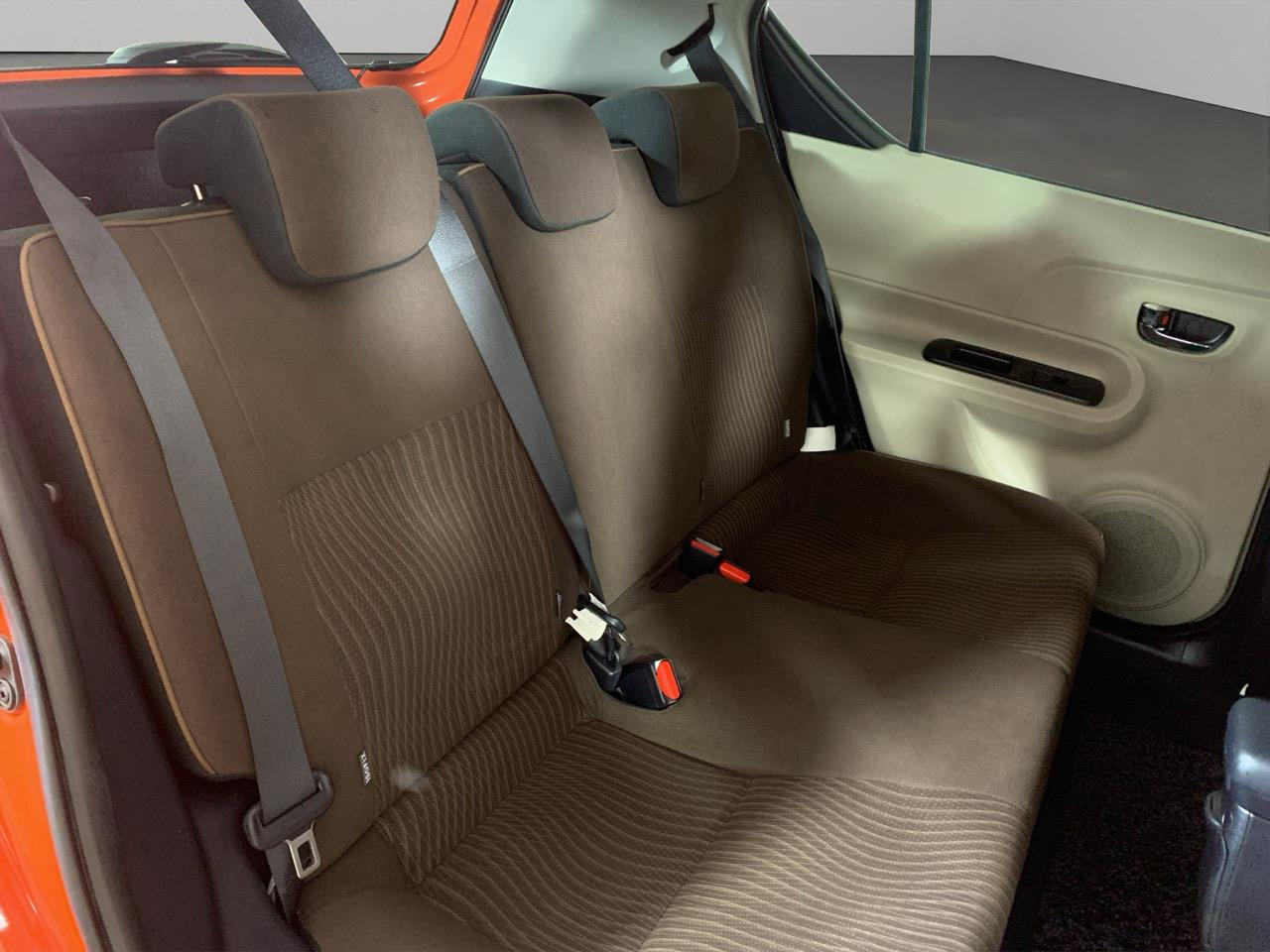 2014 Toyota Aqua G Hatchback REVERSING CAMERA + HEATED SEATS + AUTO LIGHTS