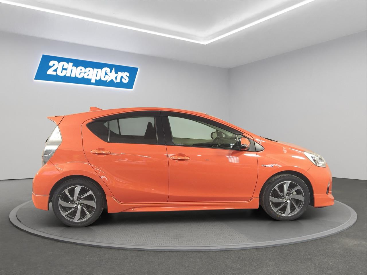 2014 Toyota Aqua G Hatchback REVERSING CAMERA + HEATED SEATS + AUTO LIGHTS