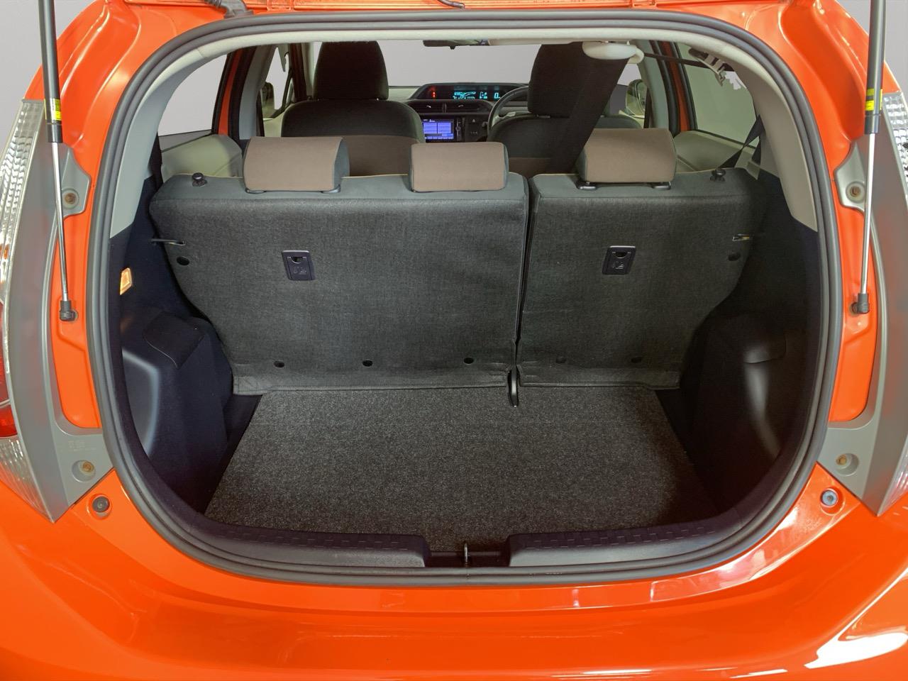 2014 Toyota Aqua G Hatchback REVERSING CAMERA + HEATED SEATS + AUTO LIGHTS