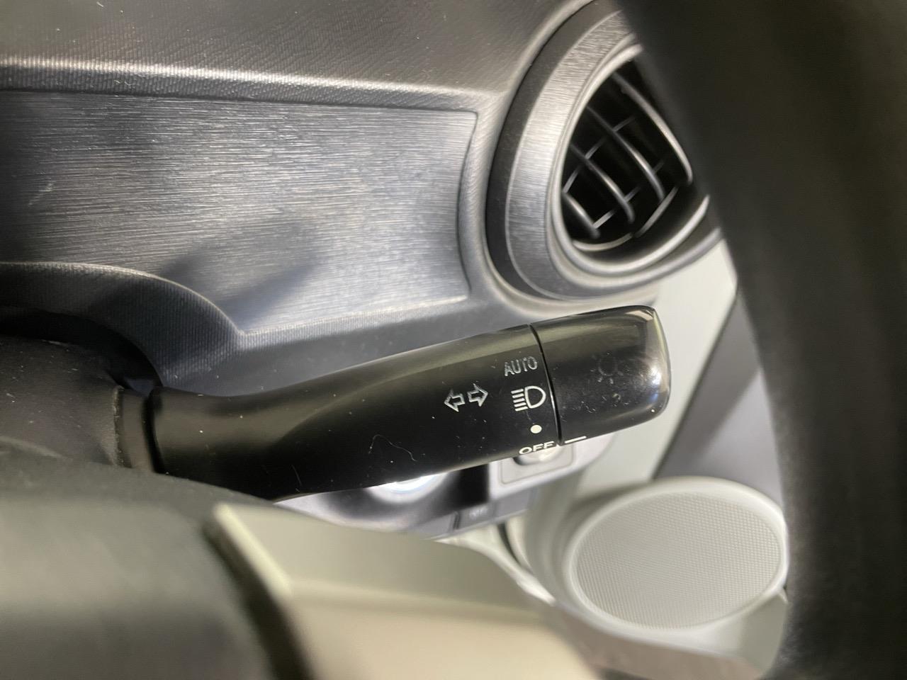 2012 Toyota Aqua G Hatchback AUTO LIGHTS + PUSH BUTTON START