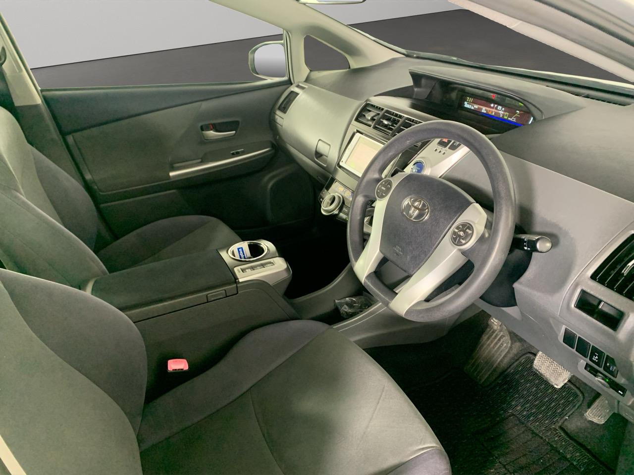 2012 Toyota Prius Alpha S Station Wagon GREAT SPACE  + REVERSING CAMERA + SMART KEY