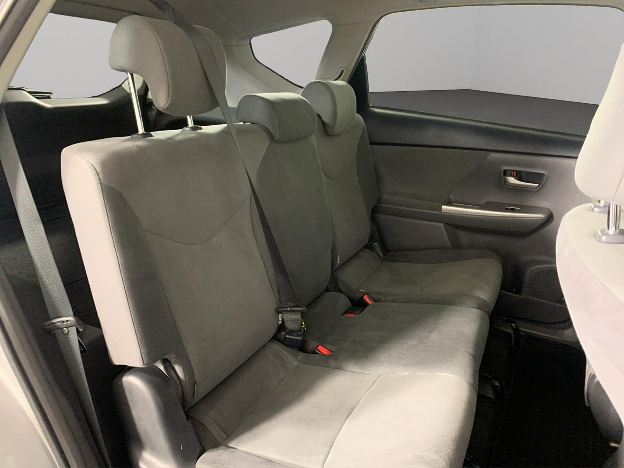 2012 Toyota Prius Alpha S Station Wagon GREAT SPACE  + REVERSING CAMERA + SMART KEY