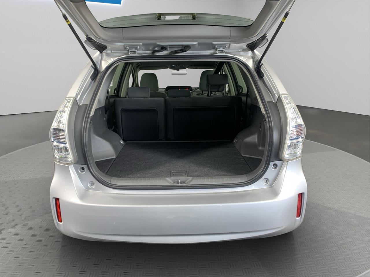 2012 Toyota Prius Alpha S Station Wagon GREAT SPACE  + REVERSING CAMERA + SMART KEY