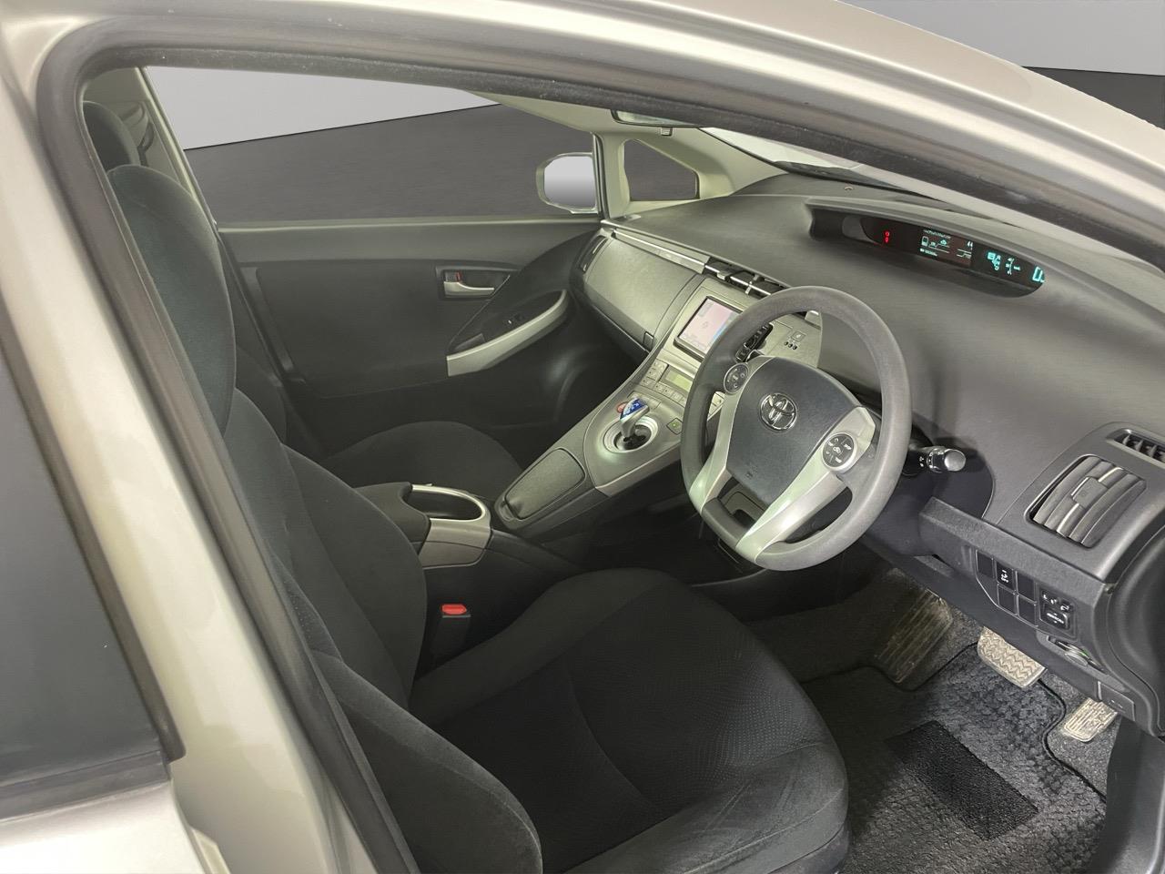 2014 Toyota Prius S Hatchback AUTO LIGHTS + PUSH BUTTON START