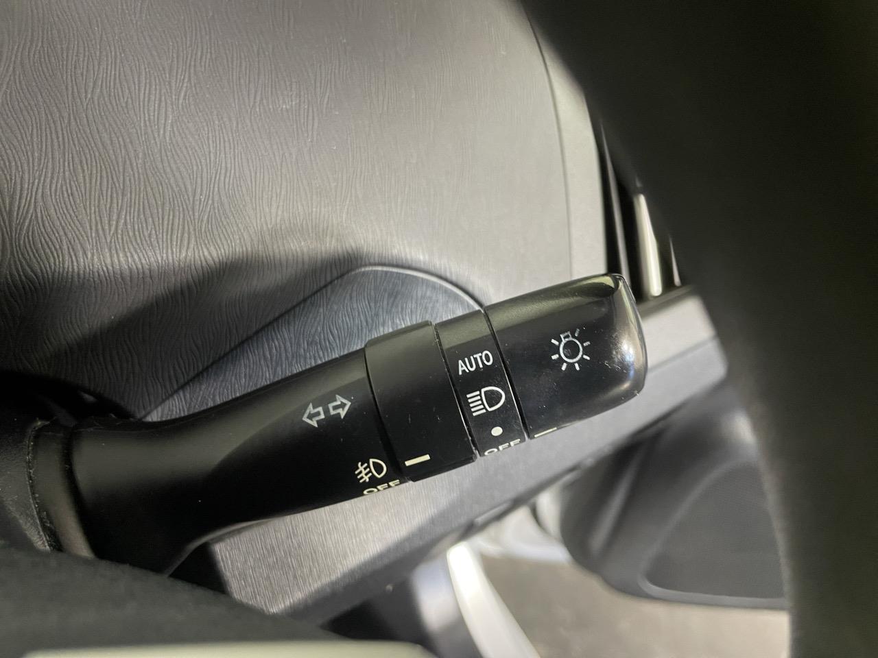 2014 Toyota Prius S Hatchback AUTO LIGHTS + PUSH BUTTON START