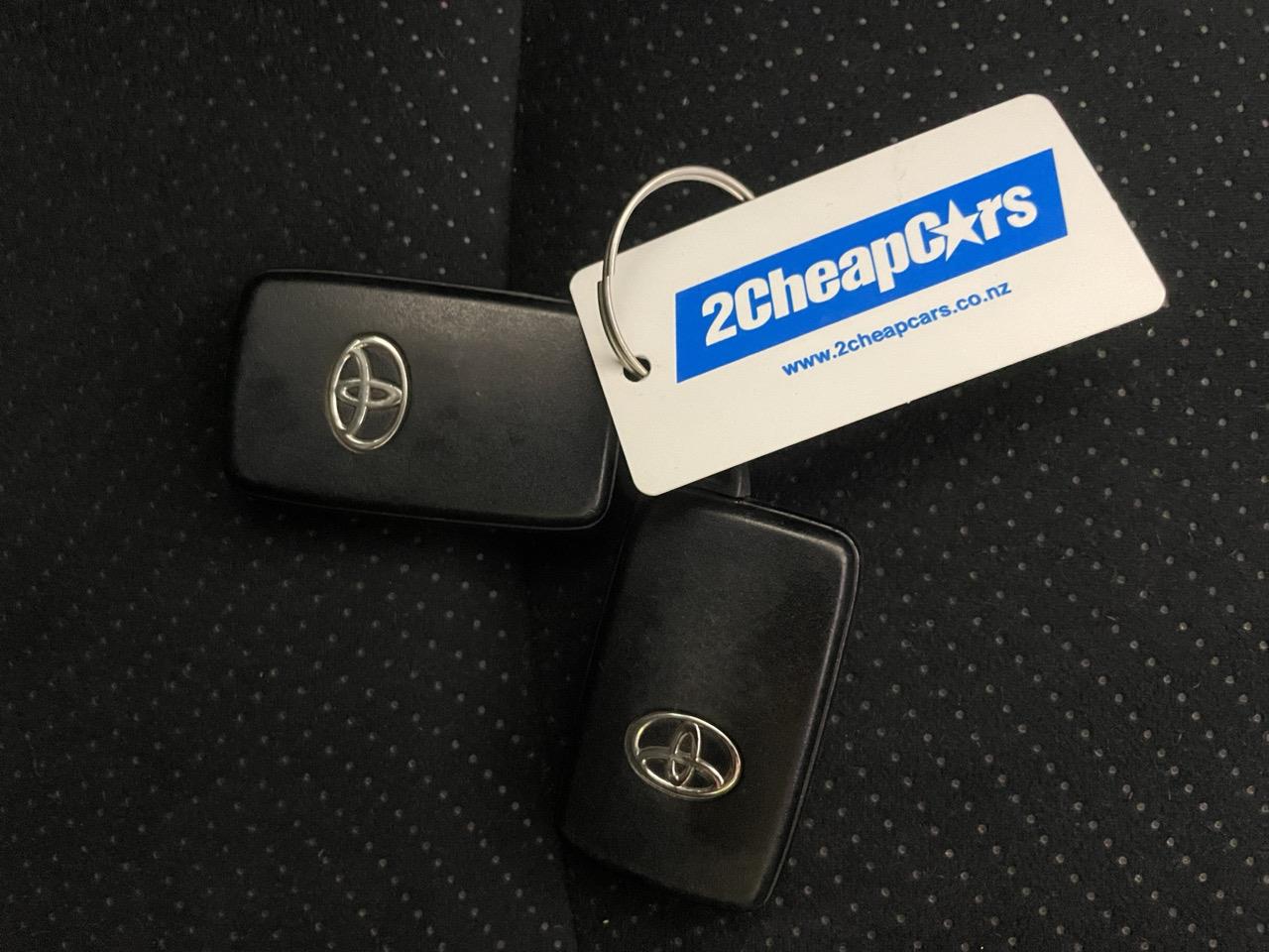 2014 Toyota Prius S Hatchback AUTO LIGHTS + PUSH BUTTON START