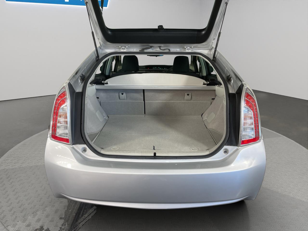 2014 Toyota Prius S Hatchback AUTO LIGHTS + PUSH BUTTON START