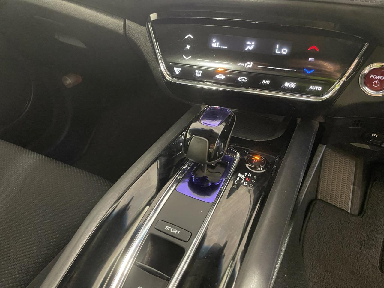 2014 Honda Vezel Hybrid Z RV/SUV REVERSING CAMERA + PUSH SRART + AUTO LIGHTS