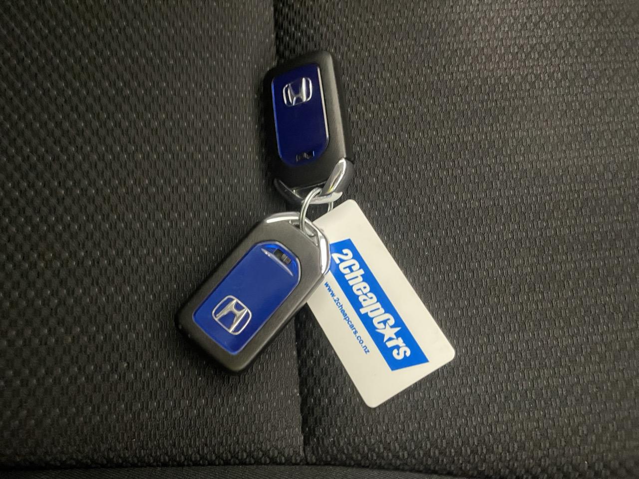 2014 Honda Vezel Hybrid Z RV/SUV REVERSING CAMERA + PUSH SRART + AUTO LIGHTS