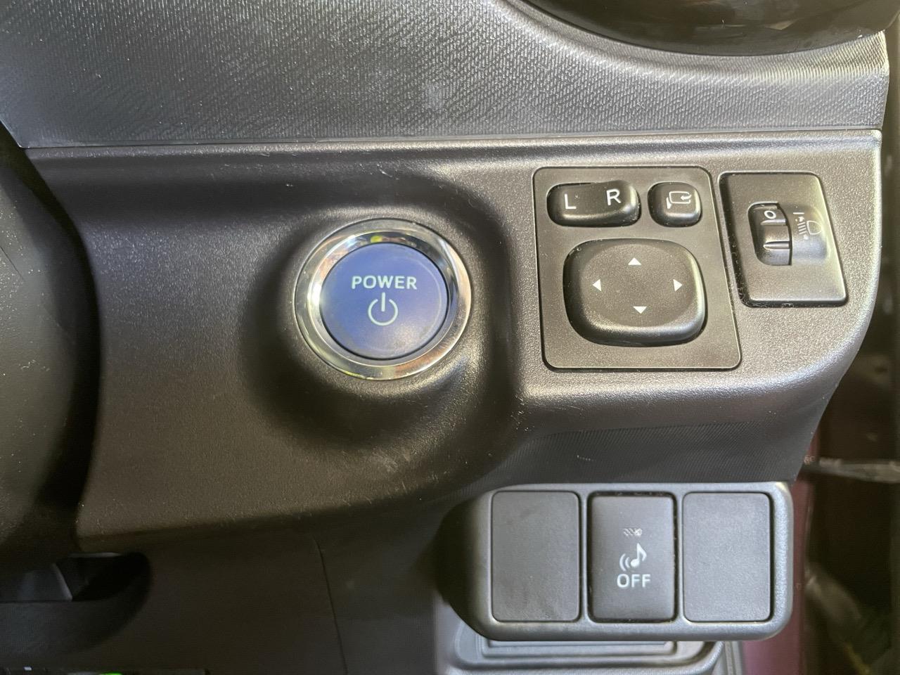 2015 Toyota Aqua Facelift Model S Hatchback REVERSING CAMERA + AUTO LIGHTS + PUSH START