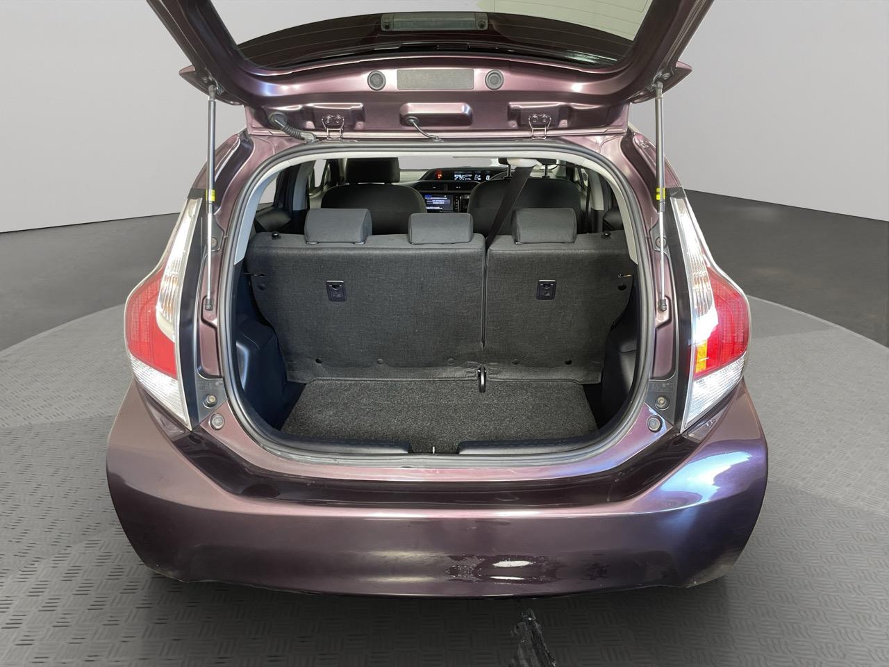 2015 Toyota Aqua Facelift Model S Hatchback REVERSING CAMERA + AUTO LIGHTS + PUSH START