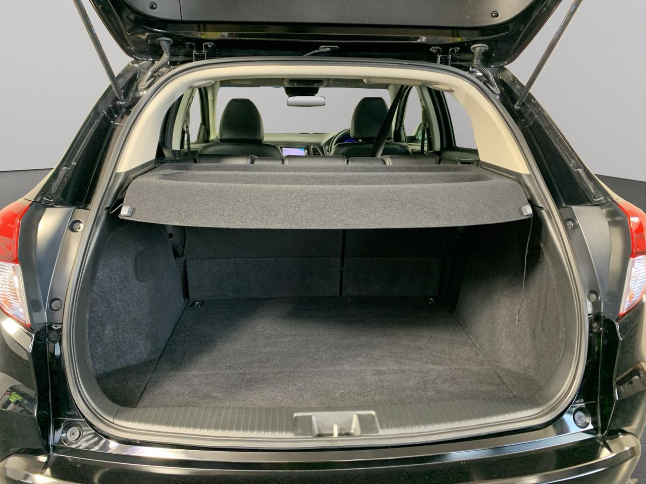 2014 Honda Vezel Hybrid Z RV/SUV LOW KMS + HEATED SEATS + CRUISE CONTROL