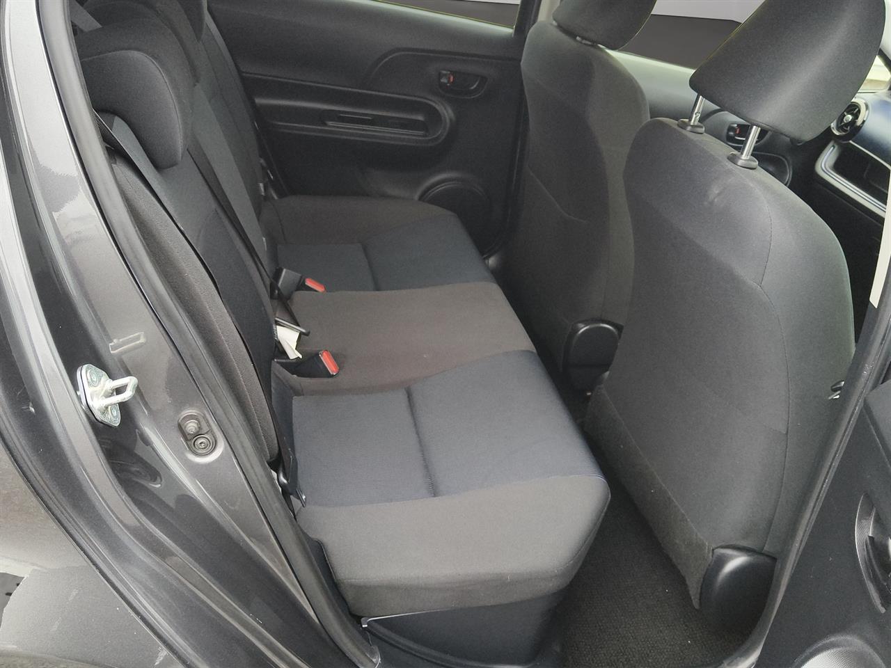 2015 Toyota Aqua Facelift Model S Hatchback PUSH BUTTON START + AUTO LIGHTS + REVERSING CAMERA