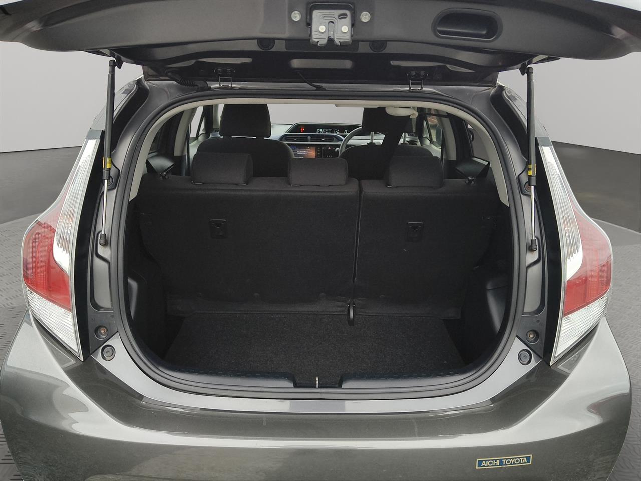 2015 Toyota Aqua Facelift Model S Hatchback PUSH BUTTON START + AUTO LIGHTS + REVERSING CAMERA