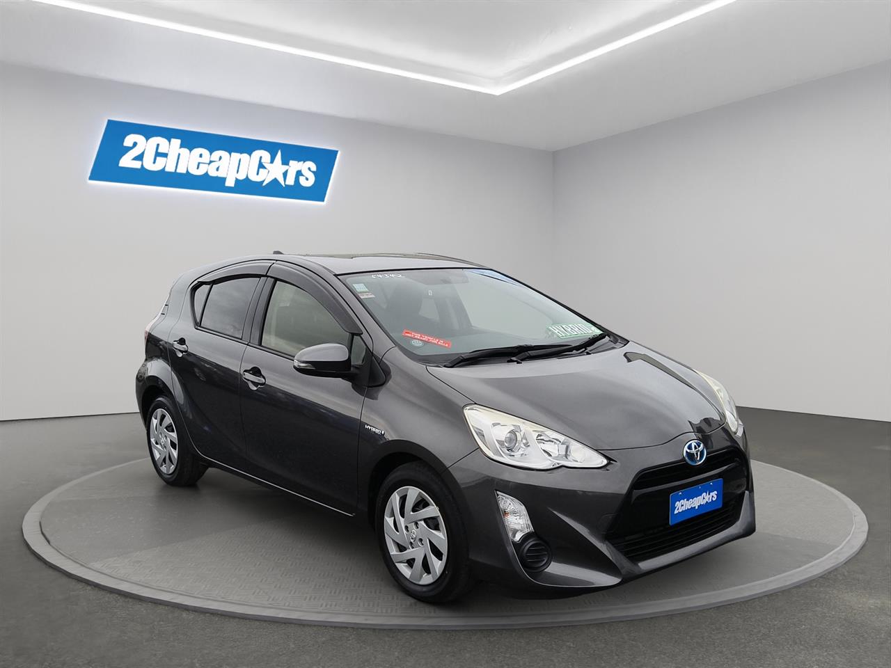 2015 Toyota Aqua Facelift Model S Hatchback PUSH BUTTON START + AUTO LIGHTS + REVERSING CAMERA